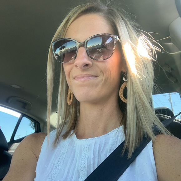 Meet your Posher, Amy - Picture 2 of 7